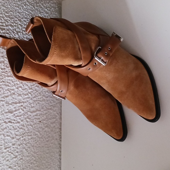 Chloe Tan and Brown Ankle Boots - Picture 6 of 12